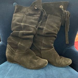 Black slouch boot